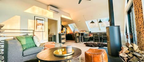 Smart TV, fireplace, stereo, offices