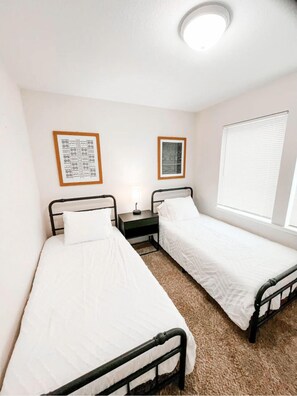Premium House | Iron/ironing board, free WiFi, bed sheets