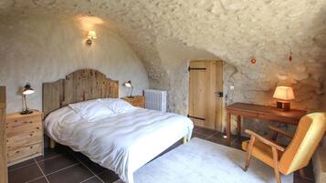 4 chambres, fer et planche Ă repasser, lit parapluie