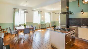 Réfrigérateur, four, plaque de cuisson, lave-vaisselle