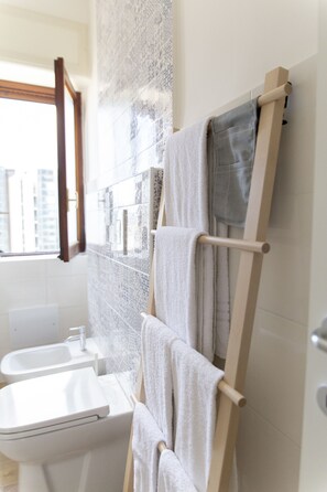 Bathroom - Superior King Room (Napoli)