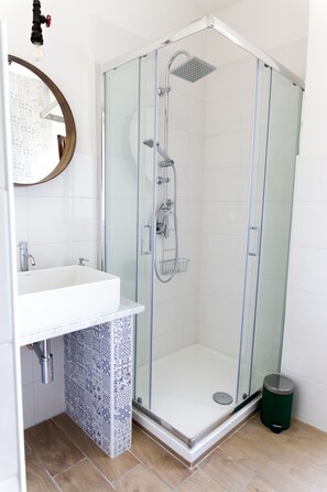 Bathroom - Superior King Room (Napoli)