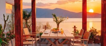 Coastal Clouds Lake View Inn