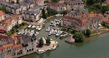 STUDIO DE 18 m2 TRES PROPRE AVEC LIT DOUBLE 140X200cm