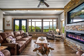 Smart TV, fireplace, foosball, stereo - HUGE VIEW | Pool | Pool Table | Theater Room (Gatlinburg)