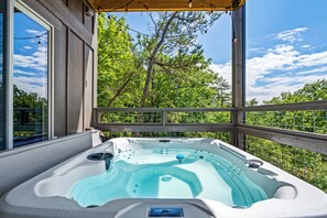 Outdoor spa tub - HUGE VIEW | Pool | Pool Table | Theater Room (Gatlinburg)