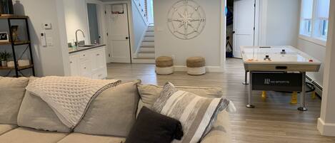 TV connectée, jeux vidéo, livres