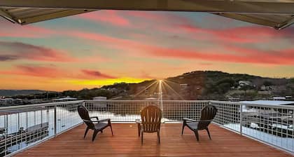 Lake Travis home with beautiful sunsets