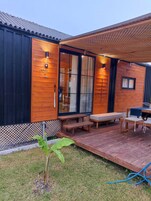 Business Bungalow | 2 bedrooms, individually furnished, desk, laptop workspace