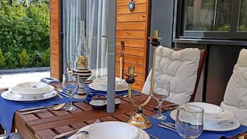 Business Bungalow | 2 bedrooms, individually furnished, desk, laptop workspace