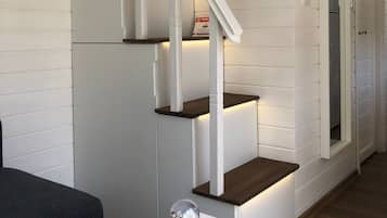 Business-bungalow | 2 soveværelser, individuel indretning, skrivebord