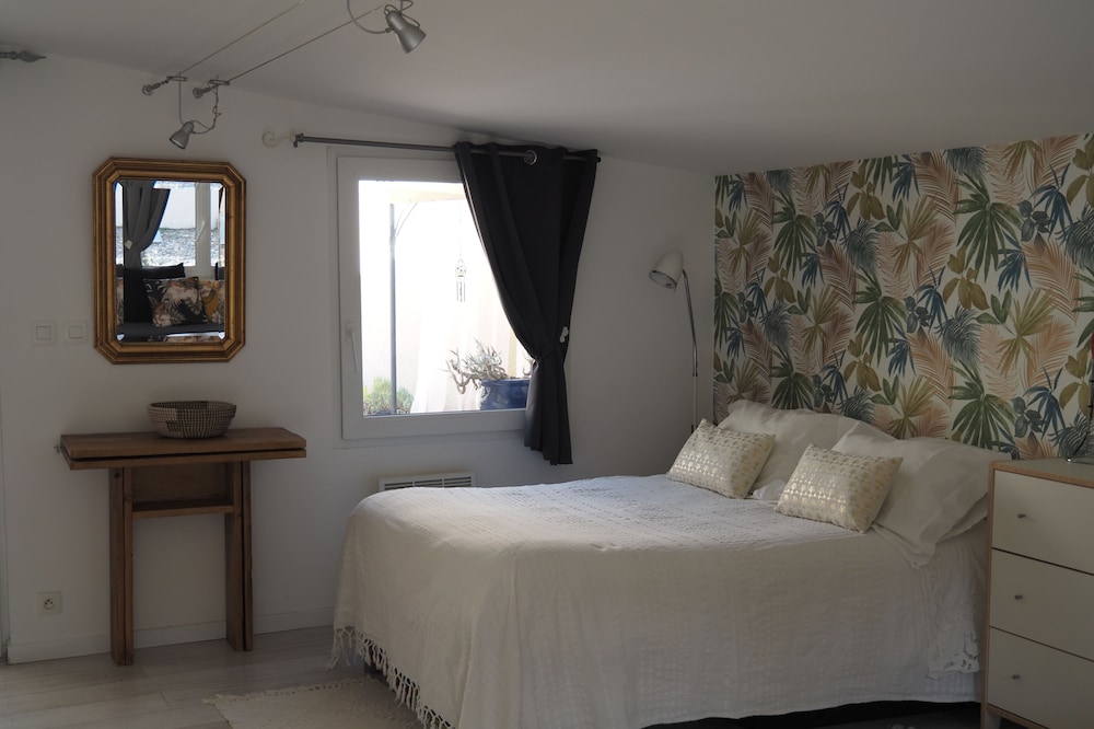 Studio 10 minutes from Lake Esparron