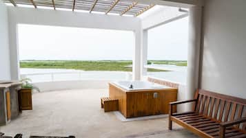 Tina de hidromasaje interior