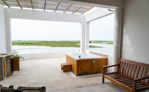 Indoor spa tub - Brahma Blue Belize Penthouse 3Bed/3Bath #2 (Ambergris Caye)