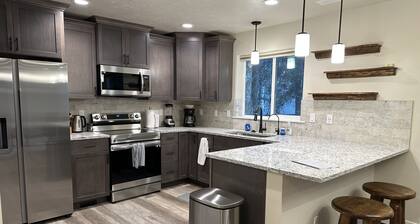 Relax at our Waterfront \ Hot Tub \ Near Tamarack - NEW
