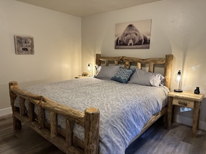 2 bedrooms, travel crib, free WiFi, bed sheets