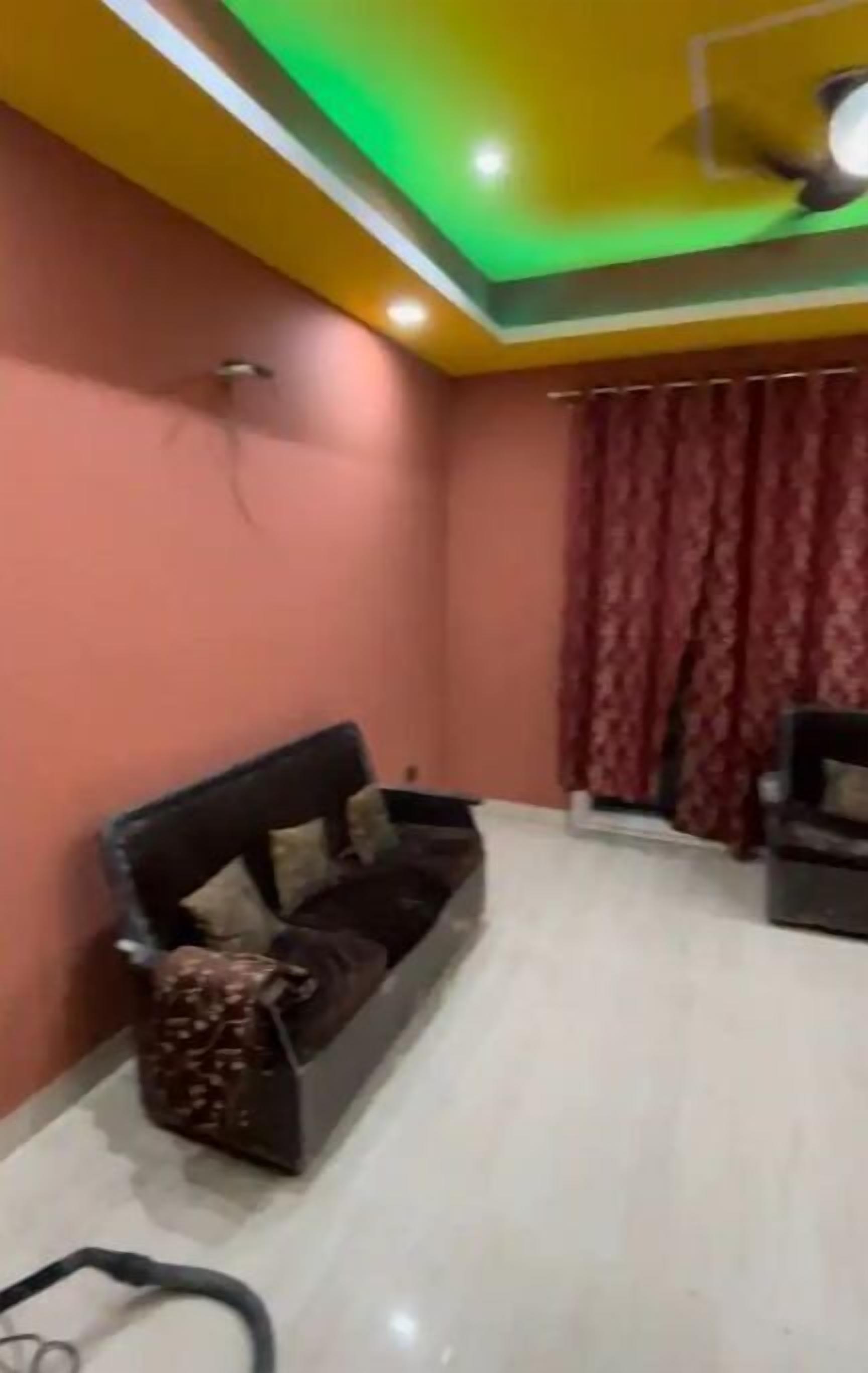 Babbu's Smart Residencies Pink Room