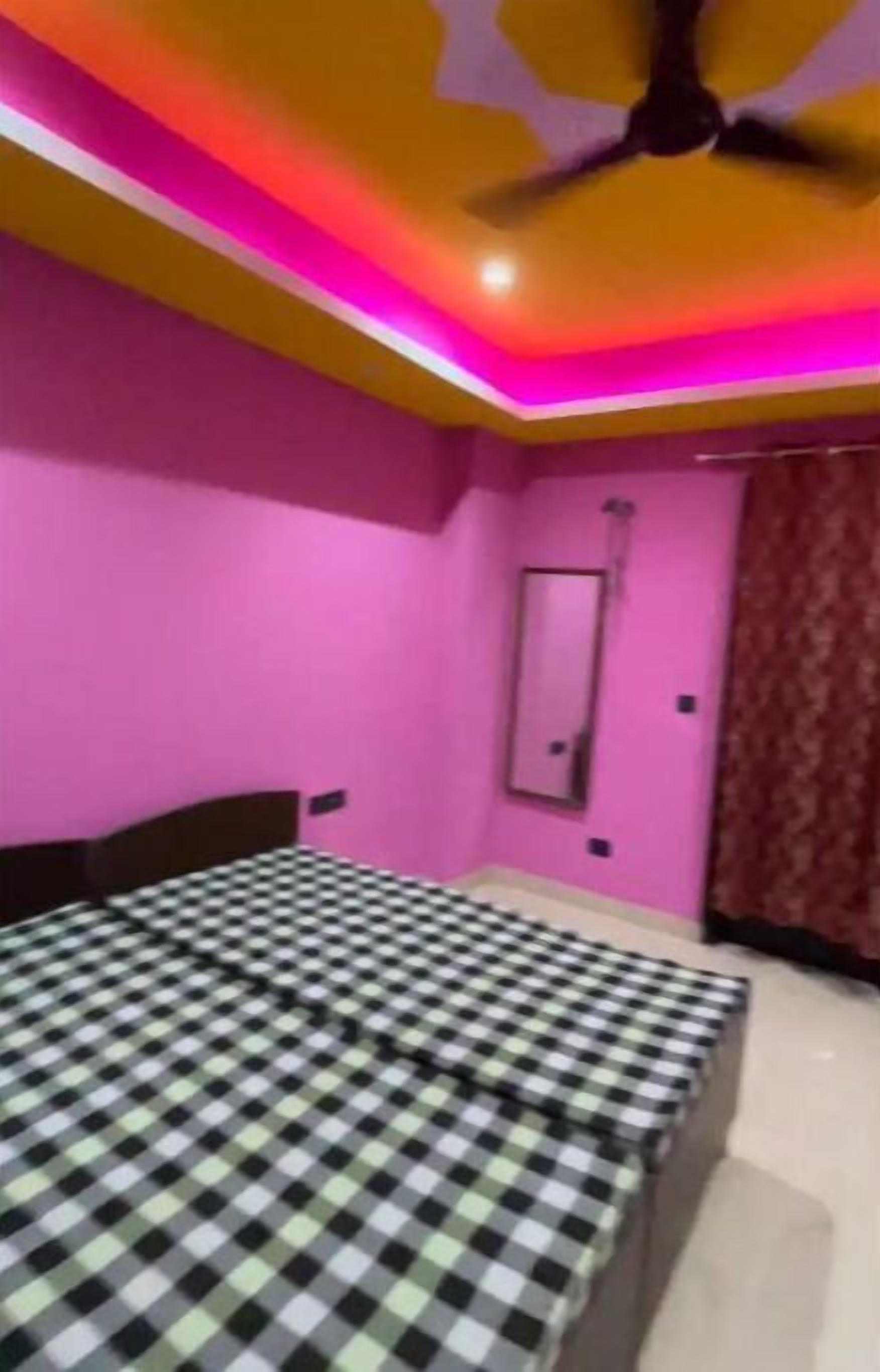 Babbu's Smart Residencies Pink Room