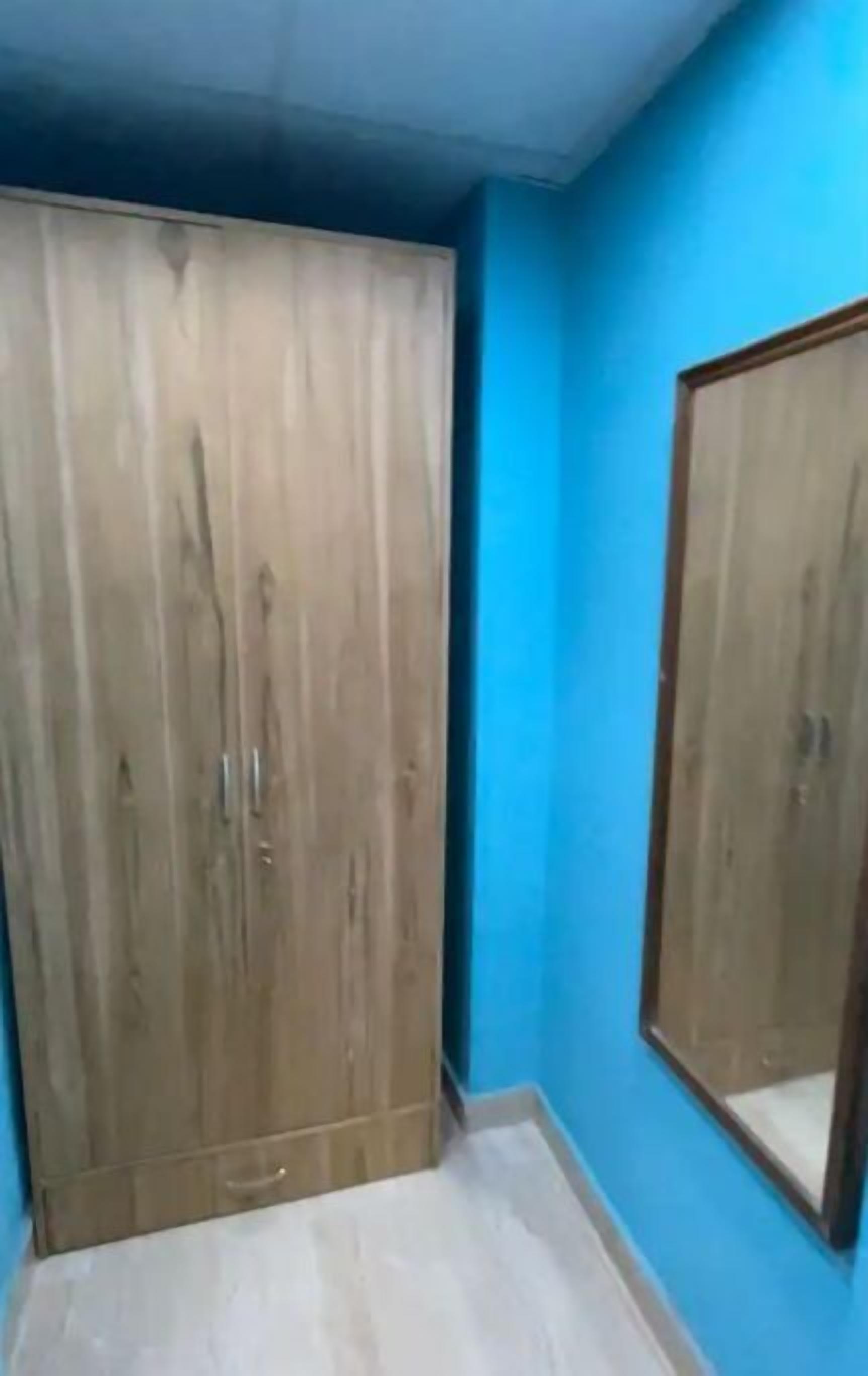 Babbu's Smart Residencies Blue Room