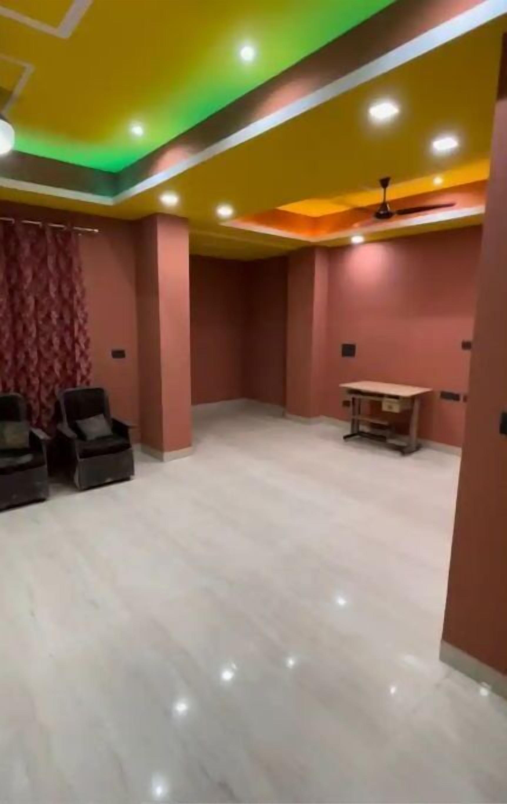 Babbu's Smart Residencies Blue Room