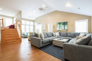 TV, lettore DVD, libri