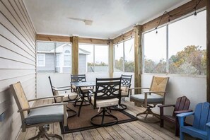 Dining - Less than 5min Walk to Beach with Pool, Fire Pit (Corolla)