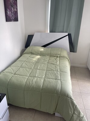 1 chambre, fer et planche à repasser, Wi-Fi gratuit, draps fournis