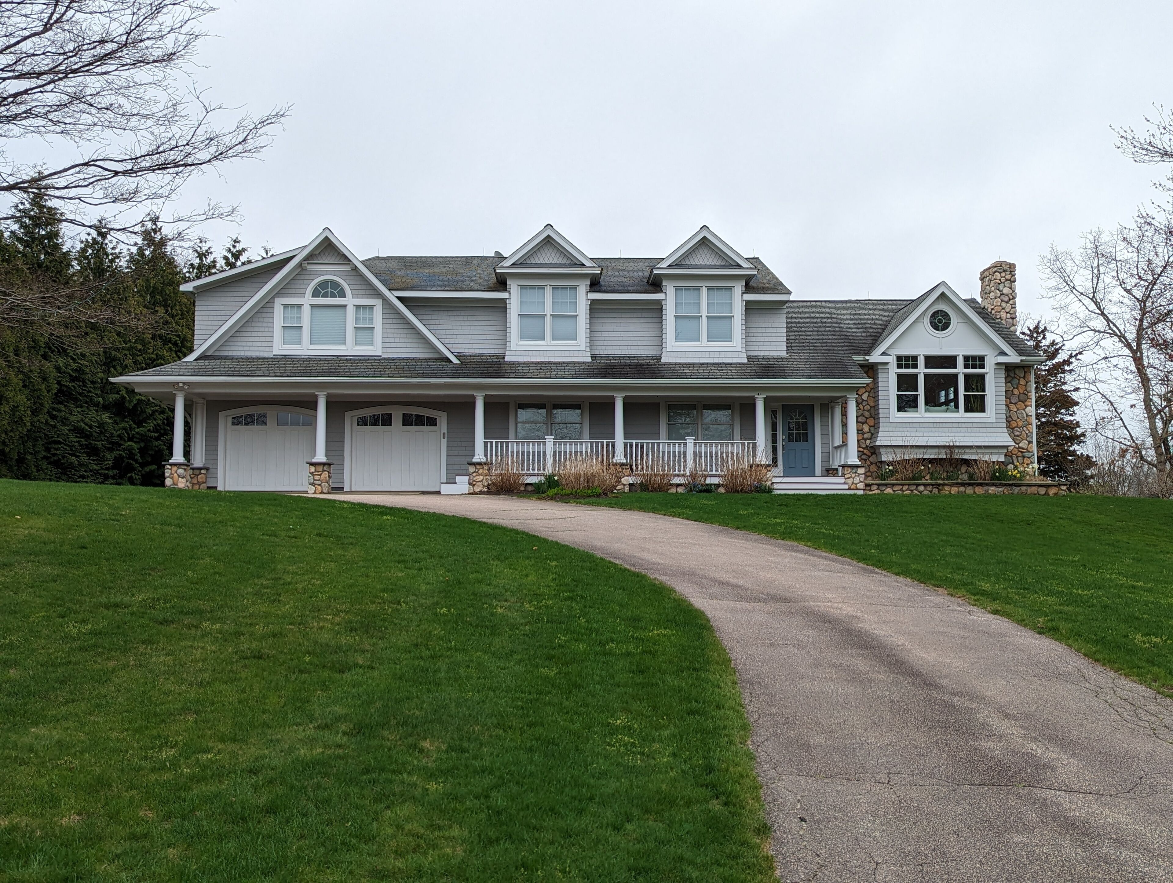 Minutes from Watch Hill Village and Walk To East Beach