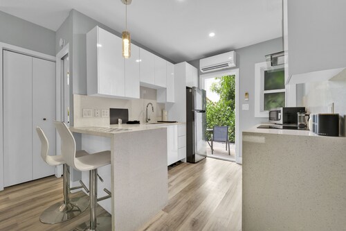 Modern Unit in Wynwood w/ FREE PARKING,WIFI,Kitchen - 18mins from South Beach4! 