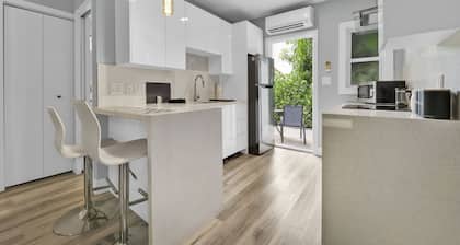 Modern Unit in Wynwood w/ FREE PARKING,WIFI,Kitchen - 18mins from South Beach4!