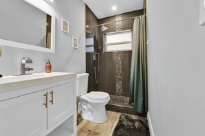 Dusch, hårtork, bidé och handdukar