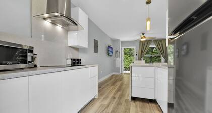 Modern Unit in Wynwood w/ FREE PARKING,WIFI,Kitchen - 18mins from South Beach4!