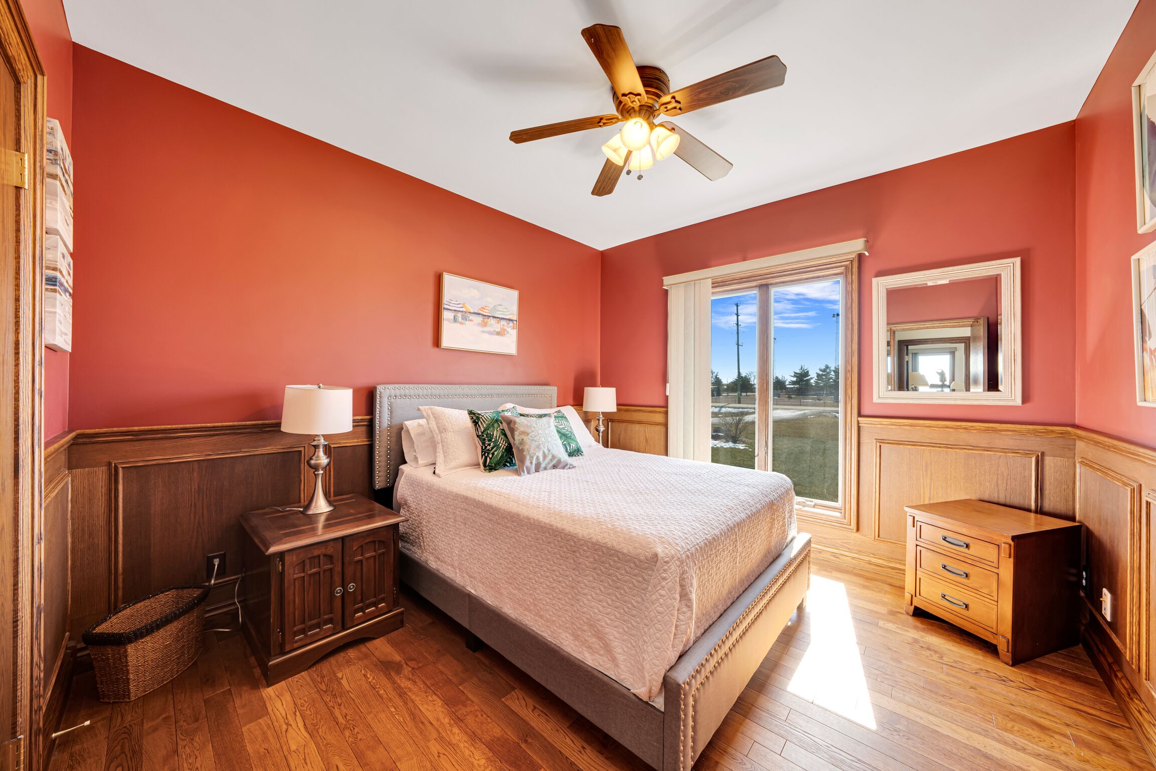 Spacious country lot, minutes from downtown Kingsville !