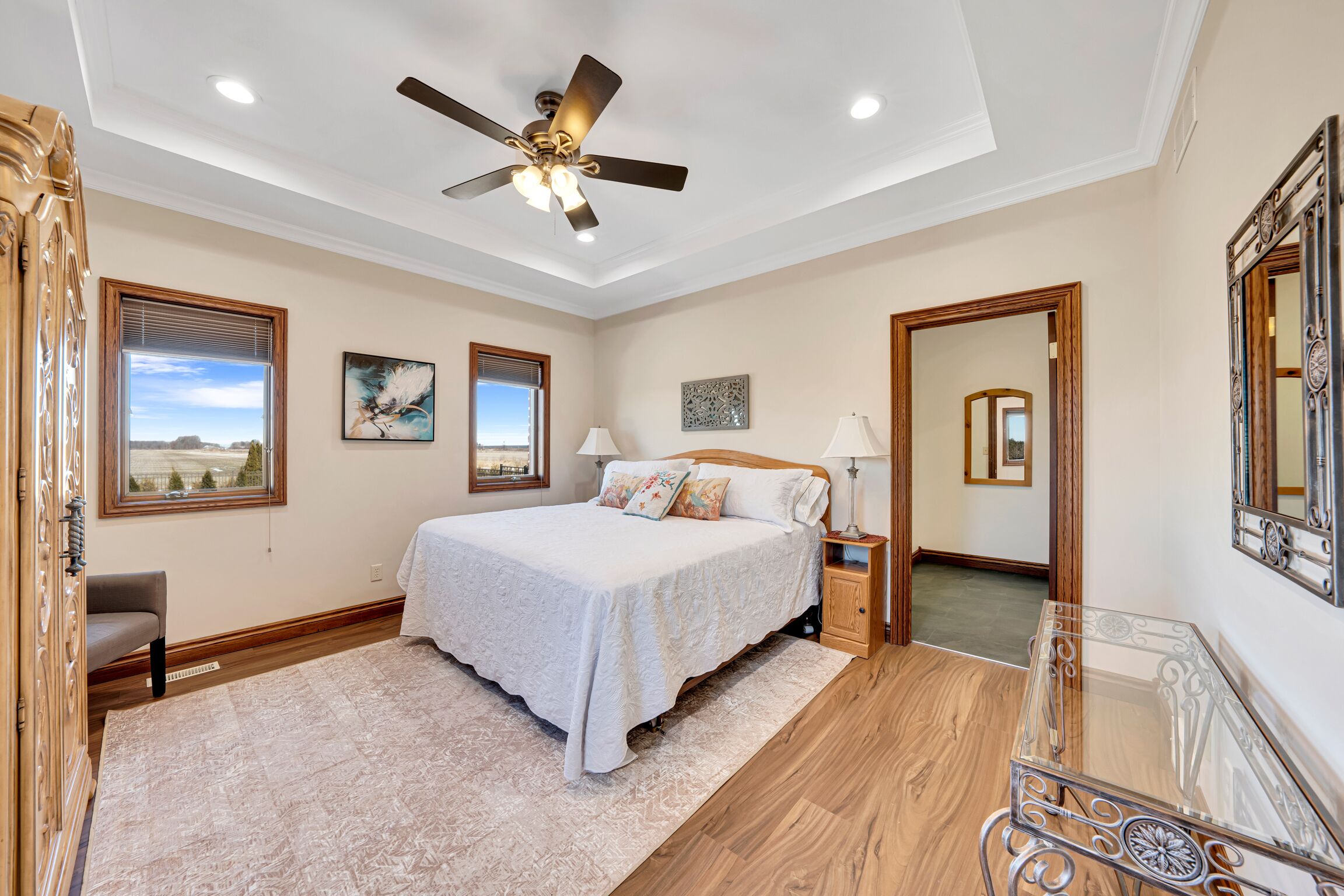 Spacious country lot, minutes from downtown Kingsville !