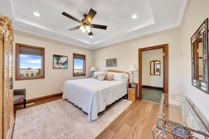 3 bedrooms, desk, free WiFi, bed sheets