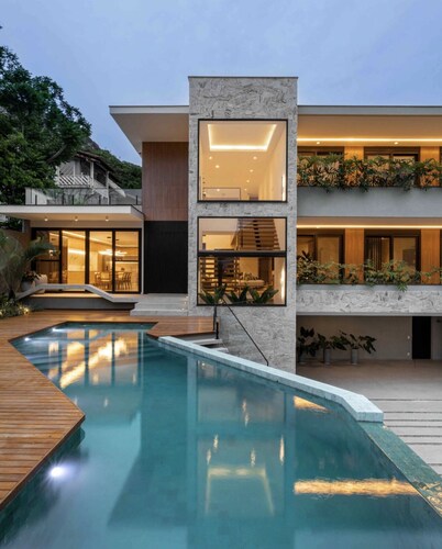 New Luxury Modern Beachside Villa  Walk to the Ocean in 10 Min