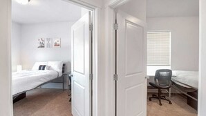 Room - Fully Furnished 2bdrm Apt Near UNC (Greeley)