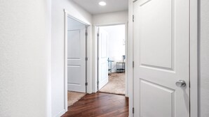 Interior - Fully Furnished 2bdrm Apt Near UNC (Greeley)