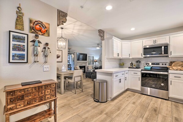 Fridge, microwave, stovetop, dishwasher