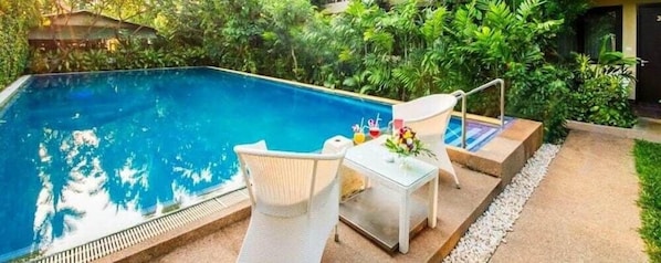 Kolam renang terbuka