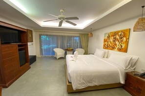 ตู้นิรภัยในห้องพัก, โต๊ะทำงาน