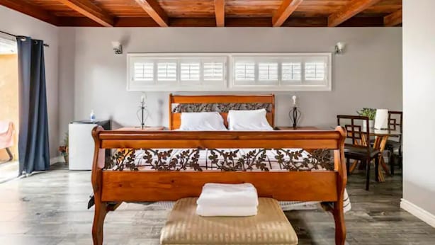 1 habitación, escritorio, tabla de planchar con plancha y wifi gratis 