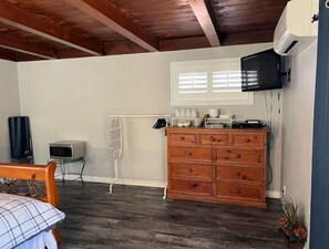 1 habitación, escritorio, tabla de planchar con plancha y wifi gratis 