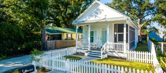 Bay St. Louis Cottage located less than a mile from Downtown!!!