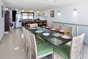 Dining - Family Vacation Apartament ocean view (Cancún)