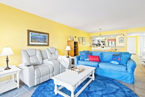 TV - Sunny Cocoa Beach Condo W/ Steps To Pool & Beach Access 🌴 (Cocoa Beach)