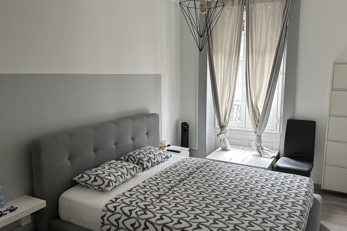 Habitación Deluxe | Cortinas blackout, tabla de planchar con plancha y wifi gratis