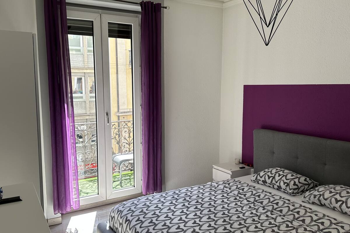 Habitación Deluxe | Cortinas blackout, tabla de planchar con plancha y wifi gratis