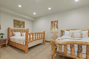 5 bedrooms, iron/ironing board, WiFi, bed sheets
