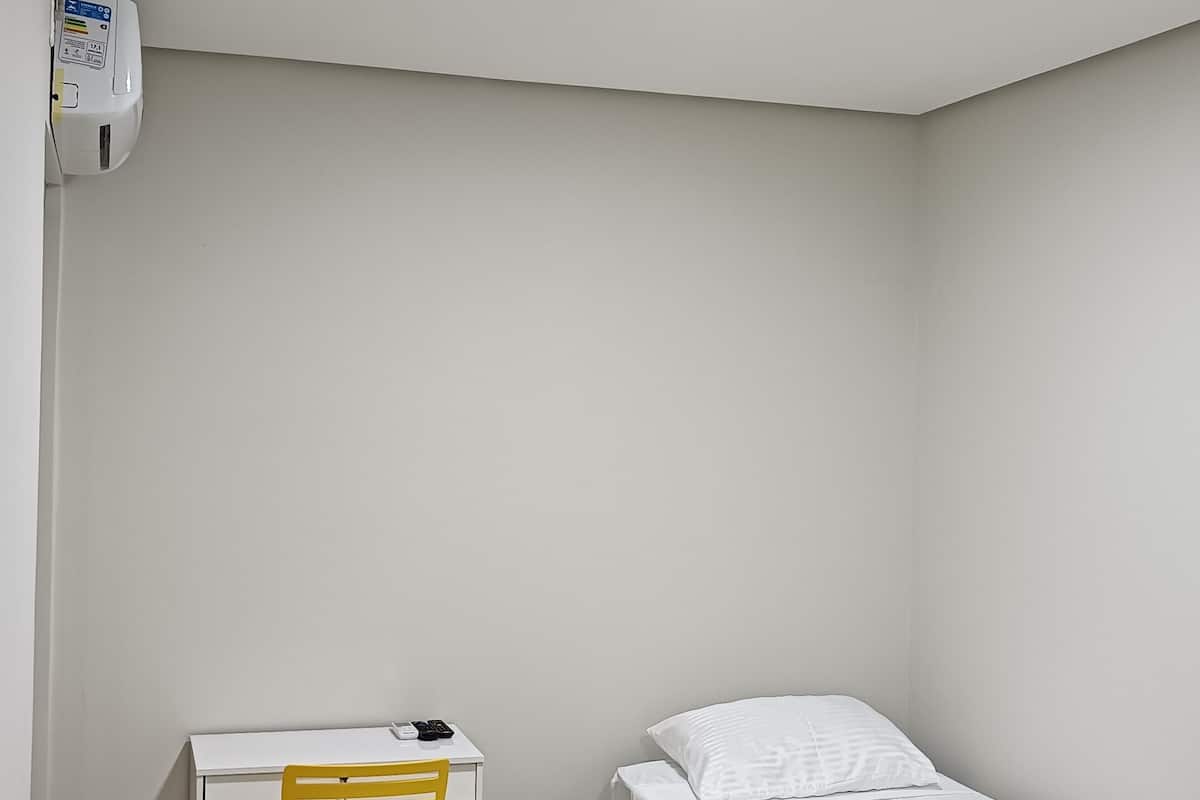 Free WiFi, bed sheets